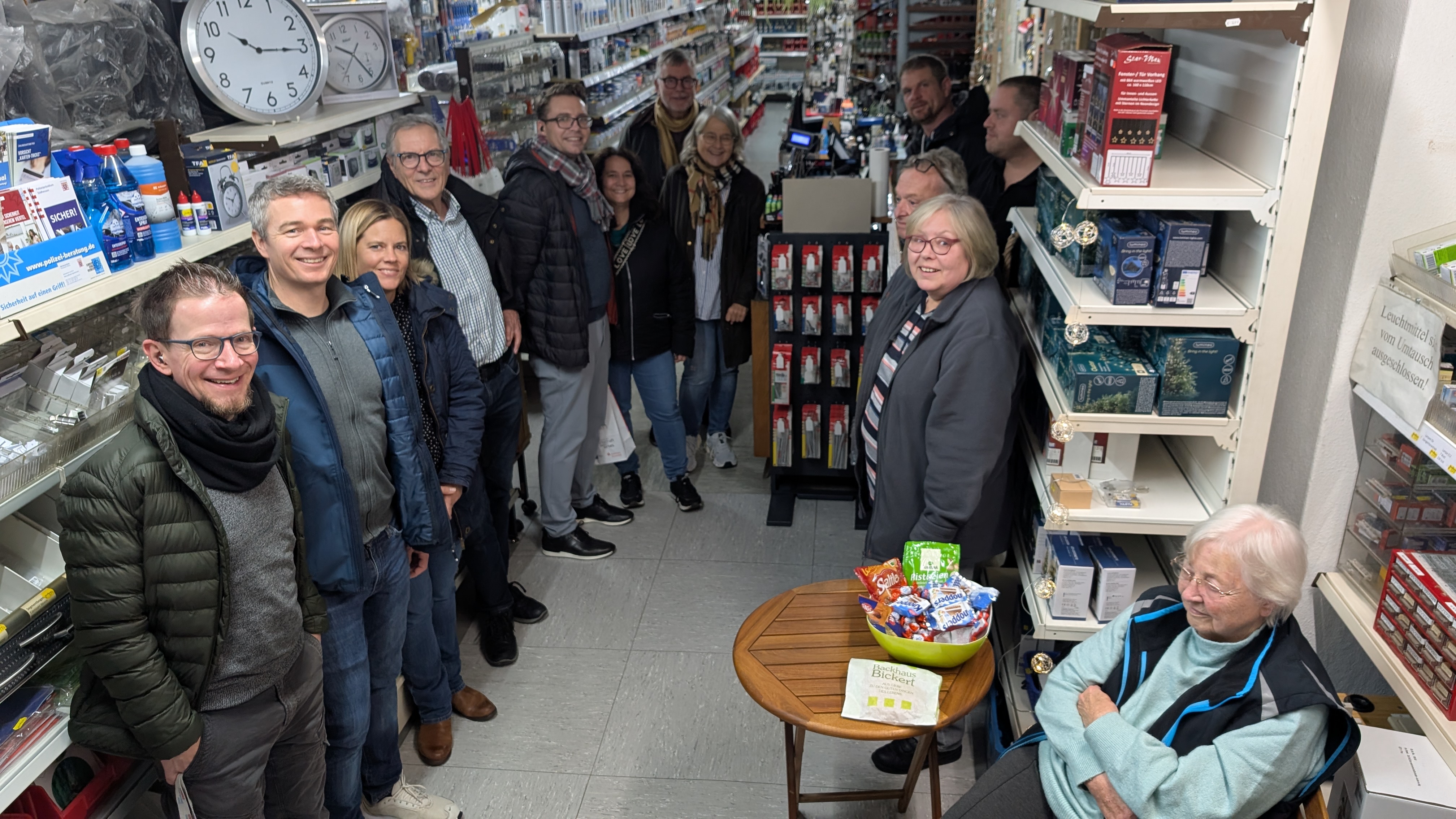Das „Gewerbegespräch“ der FDP Münster und Altheim zu Besuch beim traditionsreichen Familienbetrieb „Eisen-Thomas“ in der Darmstädter Straße; Foto: Tobias Schleich